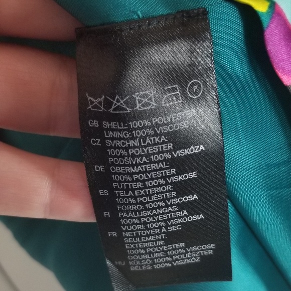 H&M V-Neck Flower Dress - Picture 8 of 8